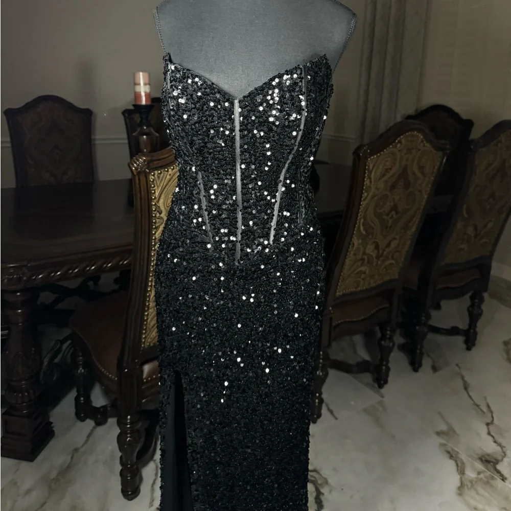 Selling all my dresses.worn once. - Picture 4 of 5